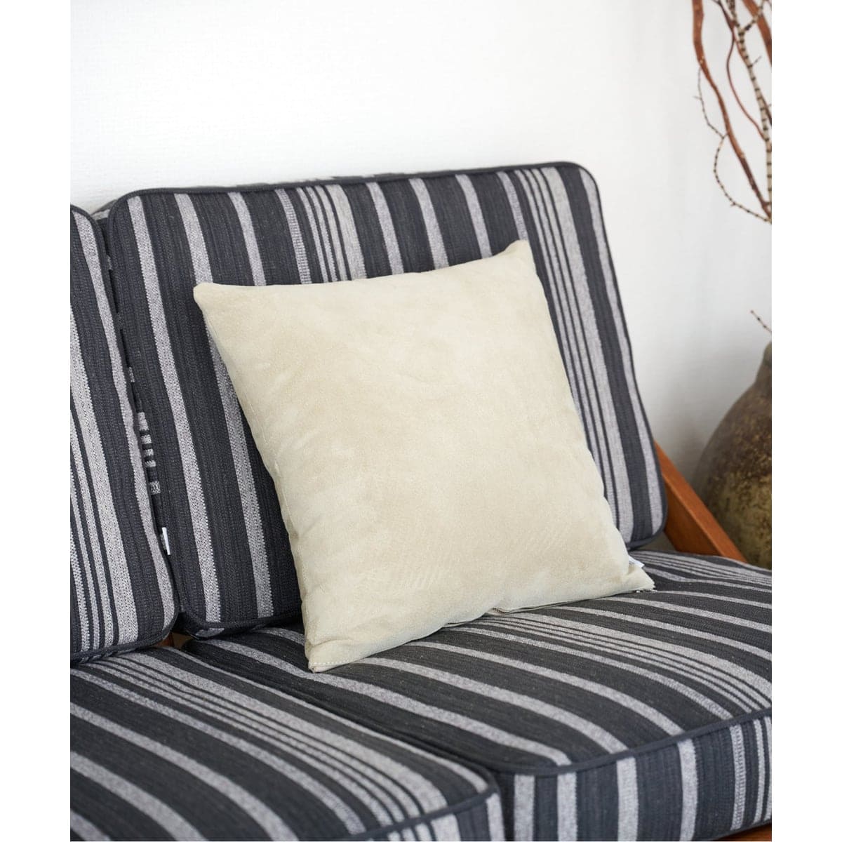 [�}���C]SUEDE LEATHER CUSHION �N�b�V�����J�o�[/�W���[�i���X�^���_�[�h�t�@�j�`���[�iJOURNAL STANDARD FURNITURE�j �i�`������
