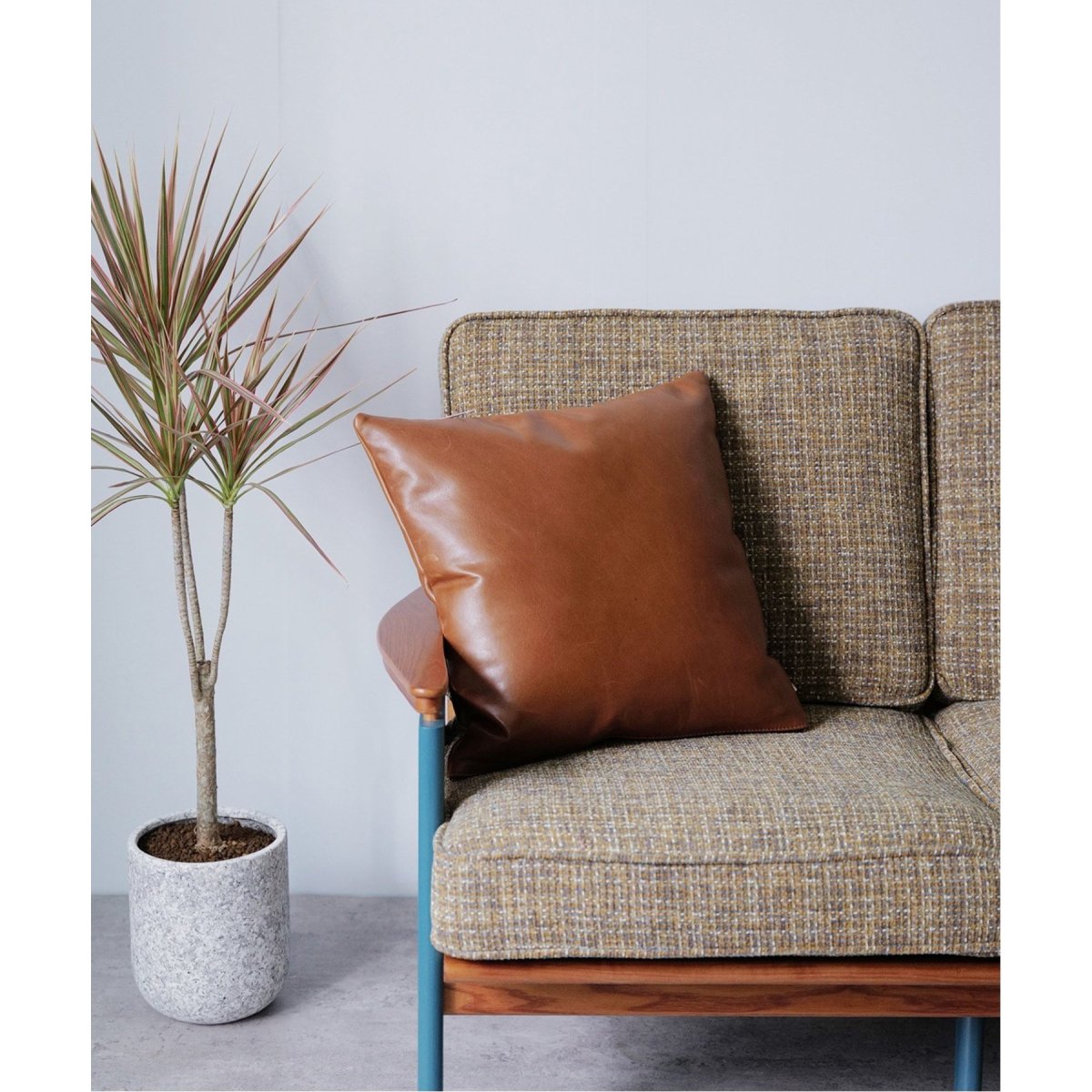 [}C]CUSHION-CHESNUT(ލ) NbV/ANt@j`[iACME Furniturej \m^J[ K