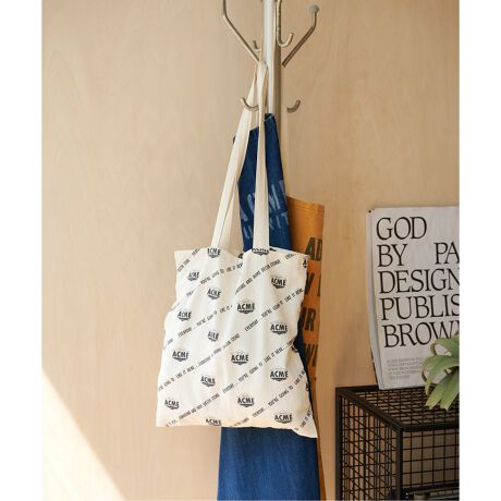 [^:25092970000170]ACME FurnitureIWĩg[gobOBBe[W̃g[gČA􂢉H{tF[ĥ邭ƂdオɂȂ܂BÒɂ悤ȃAho^CWOg[gC[WĐ삵Ă܂ByĎ^т₷̐nɂȂĂ܂̂ŁA܂肽ŎATuobOƂĂ߂łBRbg100ŁA炩ȕBA4TCYyɓTCYŁA̓AE^[𒅗pĂĂɂ₷ɂȂĂ܂BƂĂ^Cvł̂ŁA`g[gobO߂̂ql͂ӂByTCYz35 38@75cmyfށzRbg100yiɂāz̐i͐F邱Ƃ܂Bgp̖CAAȂǂŔGꂽƂɂÂ̂ւ̐FڂɂӂBGꂽꍇ͂ɐ@AAŎRĂB̐i͓VR@ۂgpĂ邽߁AԂ̌ɂ炳邱ƂŁAF鐫܂BVRfނ̓ƂĂBȏ̓_\߂̏A߂B