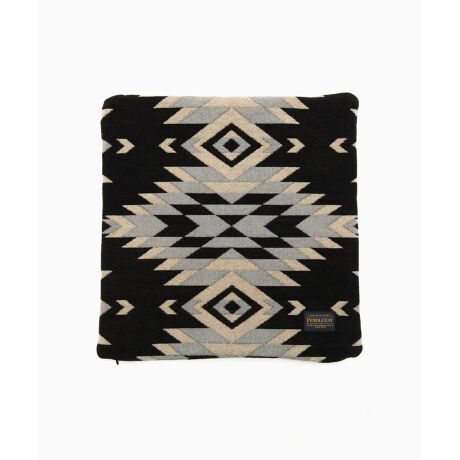 [^:25013972000070]̓Jo[݂̂̔̔łBނ͕ʓr߂BgfBViȃfUCPENDLETON CUSHION COVERBSuD́Å̂D肪B AJ̃gfBVilCeBup^[AԂɌƉ݂vXBƎ̃p^[FǵAؐƋt[Oɒa₷AԂɉ݂ƌ܂BrOxbh[AԓLvɂ߂łByPENDLETON / yhgz1909N/PENDLETONЂ͗r̎ƃE[̐YɍœKȁA₩ȋCƖLȐ̂ISBEPENDLETON̒ɎЖaэHnƁAlCeBuAJ̃uPbg̐YJn܂B̃NIeBƑN₩ȐFAGȃp^[ނ̋VɂȂĂ͂ȂȂ݂ƂȂ܂B̌AYAp̕X^[gAN₩ȃJ[ƕGȃp^[̃E[VcXIɃqbg܂BɃfB[XAANZT[Ȃǂ𔭕\AAJłȂĂ͂ȂȂ݂ƂȂ܂B100Nȏ̊ԁAPENDLETONЂ̓AJX^C̕W肾Ă܂B6ɂ킽t@~[Jpj[PENDLETONЂł邩炱AՓIȃE[̕iƃfUC葱邽߁AAJ̈YAADEl̋ZɂAɂ킽舤AMuhłB