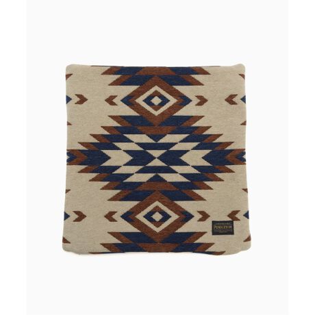 [^:25013972000070]̓Jo[݂̂̔̔łBނ͕ʓr߂BgfBViȃfUCPENDLETON CUSHION COVERBSuD́Å̂D肪B AJ̃gfBVilCeBup^[AԂɌƉ݂vXBƎ̃p^[FǵAؐƋt[Oɒa₷AԂɉ݂ƌ܂BrOxbh[AԓLvɂ߂łByPENDLETON / yhgz1909N/PENDLETONЂ͗r̎ƃE[̐YɍœKȁA₩ȋCƖLȐ̂ISBEPENDLETON̒ɎЖaэHnƁAlCeBuAJ̃uPbg̐YJn܂B̃NIeBƑN₩ȐFAGȃp^[ނ̋VɂȂĂ͂ȂȂ݂ƂȂ܂B̌AYAp̕X^[gAN₩ȃJ[ƕGȃp^[̃E[VcXIɃqbg܂BɃfB[XAANZT[Ȃǂ𔭕\AAJłȂĂ͂ȂȂ݂ƂȂ܂B100Nȏ̊ԁAPENDLETONЂ̓AJX^C̕W肾Ă܂B6ɂ킽t@~[Jpj[PENDLETONЂł邩炱AՓIȃE[̕iƃfUC葱邽߁AAJ̈YAADEl̋ZɂAɂ킽舤AMuhłB