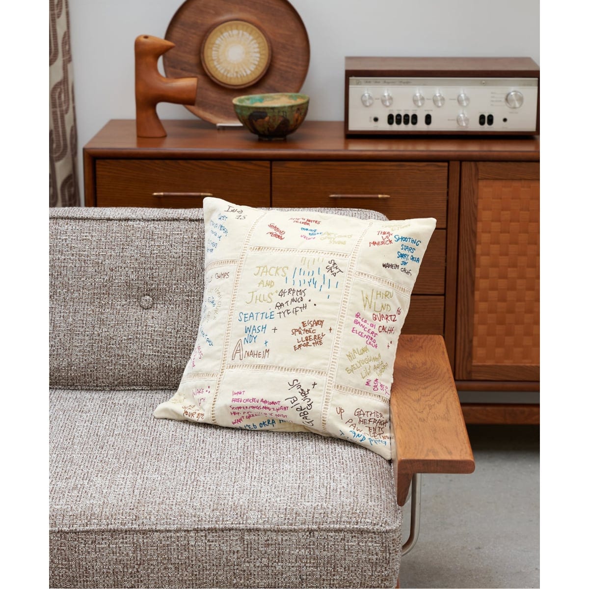 [}C]VELVET GRAFFITI CUSHION NbVJo[45cm/ANt@j`[iACME Furniturej O[