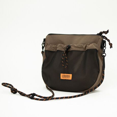 [^:UVO-195]yʂŎ[͔Q̃V_[obOBbV|Pbgtŏ̏oꂪX[YB\ȃ[vXgbvƑϋv̂iCfނŁAfC[AEghA܂ŕL􂵂܂BVvȂ@\IȃfUC͂̃ACełByUNIVERSAL OVERALLz1924NɑnƂAJAVJS̃[NEFAuhłAjo[TI[o[I[Bn[hŃ[YiuȃACeAق1I߂ɓnSĒǋA݂łȂA[NEGAƂāÃ[J[ɎxĂBłAԂ̃Rbg̃[NpcJo[I[AVbvR[ǵAÂǂAJ̃[NEFAD{̃t@Ă郍OZ[ACełB܂Aނ̓^tȃ[NEGAǋĂŁA蒅pɑ΂đϋvȃ|GXeã`mfނ肢Ã[J[瑽̎x𓾂ĂT/C`mpćA݂ł̓[Nt@bVvf̕K{łԑfނƂđ̕ɎxĂB