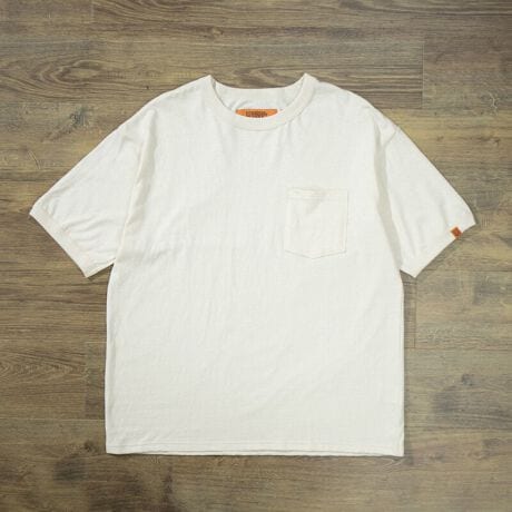 [^:UO2523201-B]yfabriczaт̍HŏoȂ̗ȂōꂽtB[RbgBsψȎ̑i`ȃlbvBe[WCNȕ\̏ofށBȂ琶܂_炩G肪C悭AĂƗ̓IɂȂӂ犴XɉKɁByfitzCh{fBȂAXbLƂŐĝ̃CE킸ׂẴ{gXɍ킹₷tBbgBƑɂ͈ʓIȃuƈႢAϋvȂNVbNȈۂ̂łoC_[e[vdlɁByfinishz1900NOBRg[jOpŎgpꂽTVcBKg̗ǂőwAX[gɌđ݂o悤ɂȂAǗׂTVcɃvĝvgTVc̋NBobN̎񌳂ɎЖ⃍SA⃍bgio[vgIWifUC̃vgBnRŉ悤ȗꂽfUC̃Be[W\ByUNIVERSAL OVERALLz1924NɑnƂAJAVJS̃[NEFAuhłAjo[TI[o[I[Bn[hŃ[YiuȃACeAق1I߂ɓnSĒǋA݂łȂA[NEGAƂāÃ[J[ɎxĂBłAԂ̃Rbg̃[NpcJo[I[AVbvR[ǵAÂǂAJ̃[NEFAD{̃t@Ă郍OZ[ACełB܂Aނ̓^tȃ[NEGAǋĂŁA蒅pɑ΂đϋvȃ|GXeã`mfނ肢Ã[J[瑽̎x𓾂ĂT/C`mpćA݂ł̓[Nt@bVvf̕K{łԑfނƂđ̕ɎxĂB