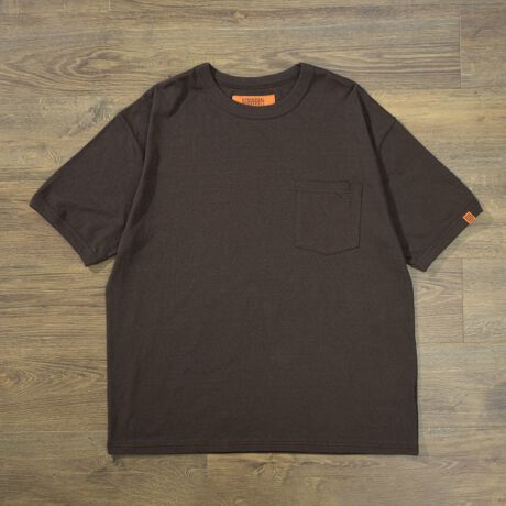 [^:UO2523201-B]yfabriczaт̍HŏoȂ̗ȂōꂽtB[RbgBsψȎ̑i`ȃlbvBe[WCNȕ\̏ofށBȂ琶܂_炩G肪C悭AĂƗ̓IɂȂӂ犴XɉKɁByfitzCh{fBȂAXbLƂŐĝ̃CE킸ׂẴ{gXɍ킹₷tBbgBƑɂ͈ʓIȃuƈႢAϋvȂNVbNȈۂ̂łoC_[e[vdlɁByfinishz1900NOBRg[jOpŎgpꂽTVcBKg̗ǂőwAX[gɌđ݂o悤ɂȂAǗׂTVcɃvĝvgTVc̋NBobN̎񌳂ɎЖ⃍SA⃍bgio[vgIWifUC̃vgBnRŉ悤ȗꂽfUC̃Be[W\ByUNIVERSAL OVERALLz1924NɑnƂAJAVJS̃[NEFAuhłAjo[TI[o[I[Bn[hŃ[YiuȃACeAق1I߂ɓnSĒǋA݂łȂA[NEGAƂāÃ[J[ɎxĂBłAԂ̃Rbg̃[NpcJo[I[AVbvR[ǵAÂǂAJ̃[NEFAD{̃t@Ă郍OZ[ACełB܂Aނ̓^tȃ[NEGAǋĂŁA蒅pɑ΂đϋvȃ|GXeã`mfނ肢Ã[J[瑽̎x𓾂ĂT/C`mpćA݂ł̓[Nt@bVvf̕K{łԑfނƂđ̕ɎxĂB