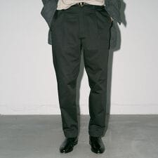 TUCK TAPERED PANTS