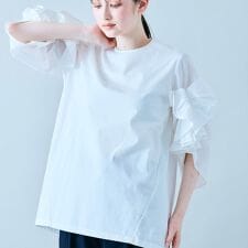 袖ギャザーフリルブラウス