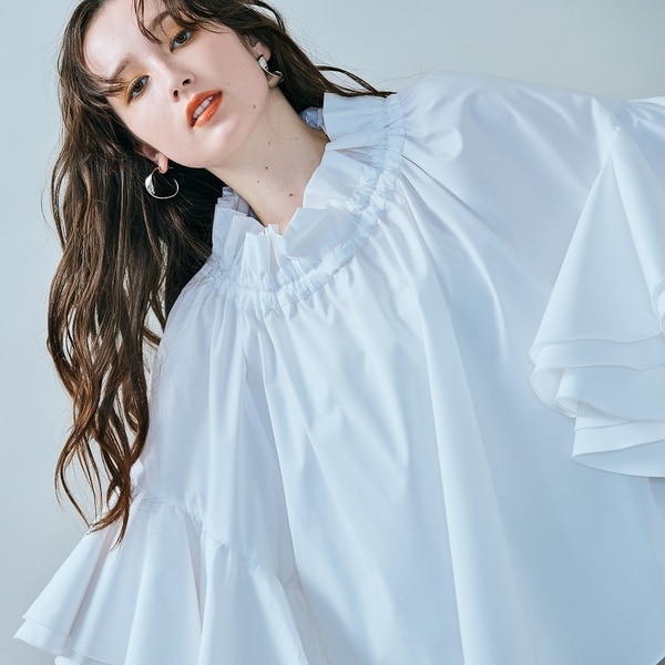 未使用■ Audie a Muses ■袖フリルオーバーシルエットブラウス Audie a Muses（オーディア ミューズ） 袖フリルオーバー