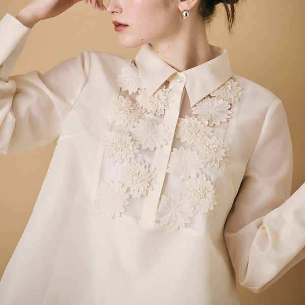 Audie a Muses オーディア ミューズ　フラワー刺繍ブラウス　42 Audie a Muses オーディア ミューズ フラワー刺繍ブラウス 42