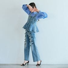 ビジュー付きブーツカットデニム