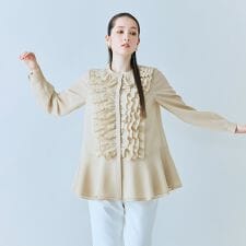 たっぷりフリルブラウス