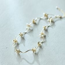 メタルフラワー＋パール調ネックレス