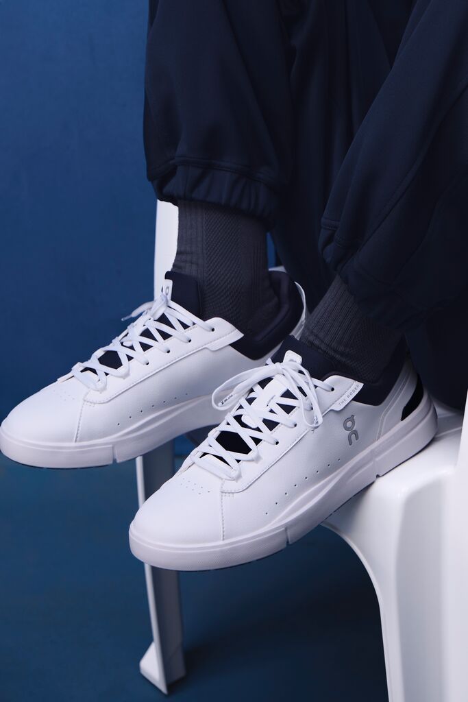 [�}���C]On/�I��/THE ROGER Advantage/���W���[ �A�h�o���e�[�W/�^�E�����[�X/�I���iOn�j White/Midnight