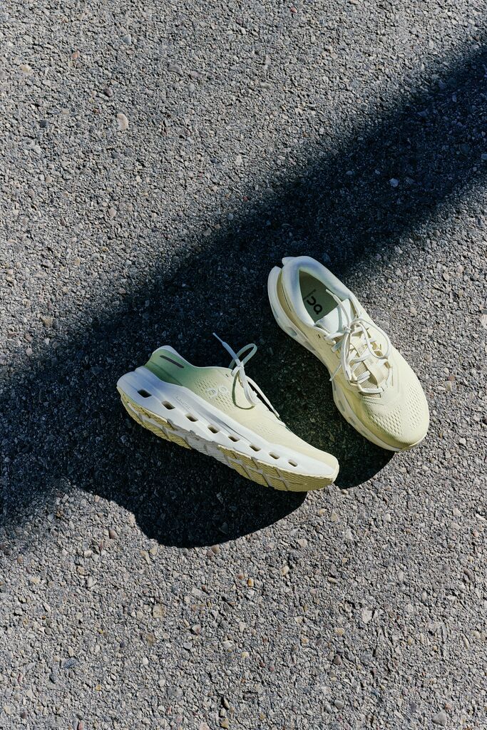 [�}���C]On/�I��/Cloudrunner 3/�N���E�h�����i�[ 3/���[�h�����j���O/�I���iOn�j Linen/Ivory