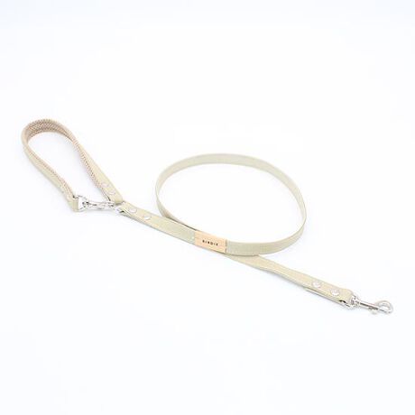 [^:8476]񂿂Ƃ̂UԂƉKɁAɁB́Az[hn[lXV[YƂŎg郊[hłB{̂ɂ́AȂ₩ŎȂ݂̂悢|GXe~Rbg̃e[vfނ̗pBy₩ň₷A₳Ŏ傳̎ɂƃtBbg܂Bɂ̓NbVނĂAԂ̎gpł肪ɂȂɂdlBȂ̂񂿂A߂̂UɂSĂgp܂B܂A̓iXJ̃JtF^CvɂȂĂAx`e[urȂǂɊȒPɌŒ肪\BOõJtFȂǁA𗣂V[ł􂵂܂B̃z[hn[lX̑傫ȓ́AɉĂɂ\̗pĂ邱ƁB̂_炩₷LɂtBbg₷ALpłgpS̃fUCłBV[YœWJĂz[hn[lXƍ킹Ďg΁Aꊴ̂R[fBl[gy߂܂B