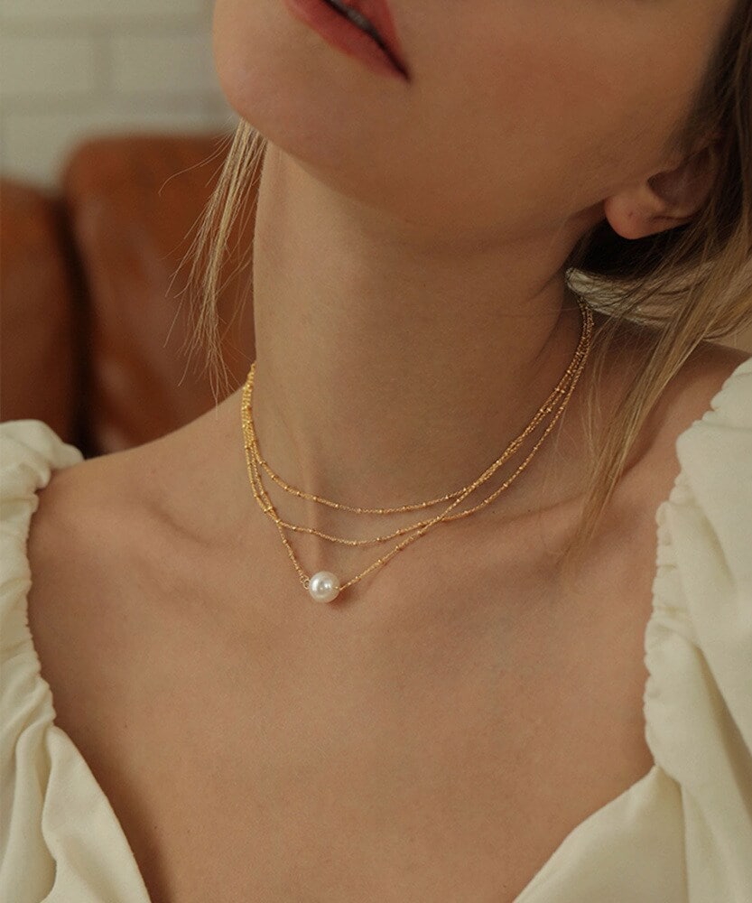 三連デザインネックレス　ゴールド&パール パールトップゴールド3連デザインネックレス | レジャ(Leja