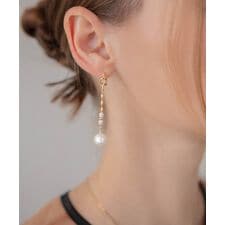 レジャ(Leja)のゴールドチェーンノットデザインロングパールピアス