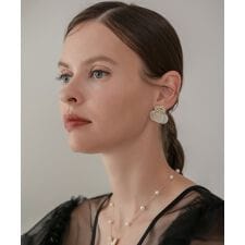 クリスタルビーズシェルモチーフピアス