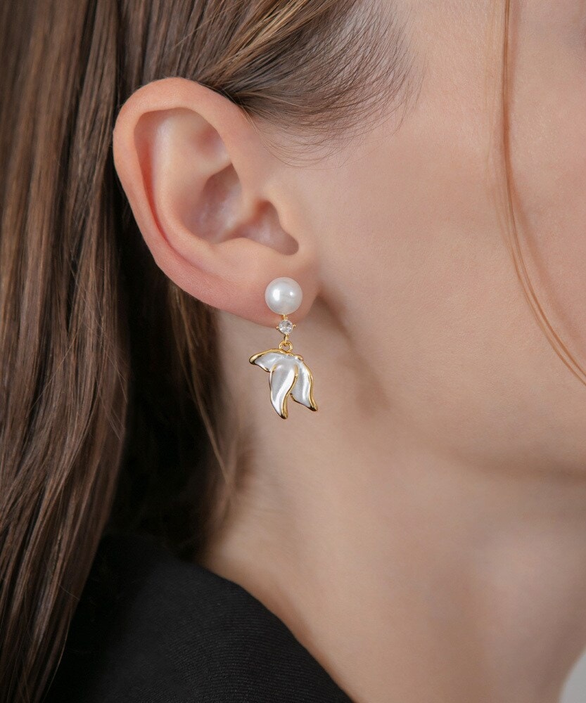 フラワードロップパールピアス | レジャ(Leja) | マルイウェブチャネル