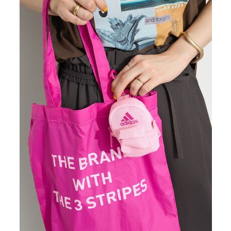 [^ԁF0P000309100]g[gobOɂ́ATHE BRAND WITH THE 3-STRIPES̃RgXgJ[̃vg炢AgȂƂ̓~jobNpbN̒ɃRpNgɎ[\B  ~jobNpbNL[`F[obOɎtāAKvȂ̂ło֗ACeB  ZTXeiuȑf  vX`bNp[ڎwAfB_X̎g݂̈ƂāATCNfނ40ȏgpBɂDAX^CbVɎ^ׂGRobOłBfp摜́A̓ŐFČꍇ܂Bg̃j^[ɂďi̐FČꍇ܂B}`:3.5cm :10cm :7.5cm