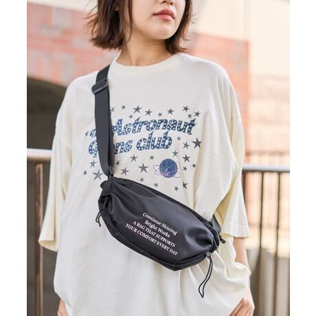 [^ԁF0P000596200]ig͂AANeBuȃV[ɂ҂̝V_[obOBˑR̉J␅ԂɂSĎ^ׂ܂BH{A؂ȒgK[h܂BǂȃX^Cɂ킹₷AƂVGbgłɌ܂܂B߉\ȃV_[XgbvŁAɂ҂ȃtBbgBANeBuȓɍœKłBRpNgȂKvȃACe[ł|Pbg݌vBȏ_ƂėɂȂ܂BpƃX^C𗼗ACeƂĂ߁Bfp摜́A̓ŐFČꍇ܂Bg̃j^[ɂďi̐FČꍇ܂B