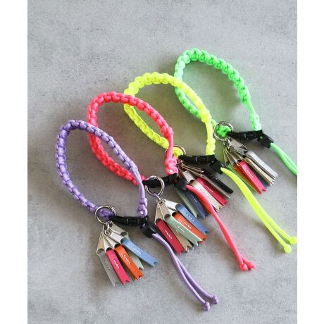 [^ԁF0P000636300]{gȒPɎ^ׂ֗ȃACeBJritŌ⏬ꏏɕt܂BAEghA₨oɑ劈􂵁AN₩ȃJ[ANZgɁByʂŎg₷AX^CbVȃfUC͓IłBfp摜́A̓ŐFČꍇ܂Bg̃j^[ɂďi̐FČꍇ܂B