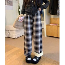 チェック柄の裏ボア起毛パンツ
