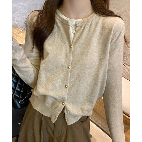 [^:SEU25FT1042]iȃfBe[ƃVvȃfUC͂̃ACełBtgɂꂽS[h{^AVvȃX^CɃGKgȃANZgAꂽۂ^܂BEhlbNfUC͏_炩tF~jȕ͋CoACi[Ƃ̃C[hX^Cy߂܂Bfjpcƍ킹ăJWA_EAXJ[g⃏ChpcƑgݍ킹ăItBXJWAɂBG߂̕ςڂɈꖇƏd󂷂閜\J[fBKłB