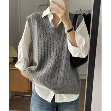 ケーブル編みVネックニットベスト