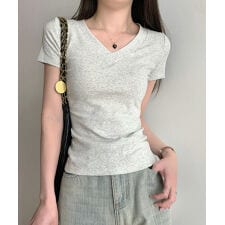 シンプルVネックTシャツ