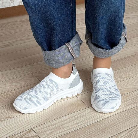 Shoes No.3301/husky@yfށzAbp[fނ́Aْ̍fŕ҂ݏグjbgngpBFɂĂ̓WɂȂĂ̂łBVZeBbNU[łّfރRrłB{ɂ́AAbp[̃\tgƃ}b`yʃ\[gpĂ܂ByfUCESnzJWAŗD͋C̃jbgfށBVvR[fBl[g̃XpCXɂȂĂꂻȂƂĂ֗ȃACełBs̃fjƂ̑΂BÕXJ[g⃏s[XƂǂłBuɂȂĂׁAE炭B̃JbvC\[̗pĂׁASnZłB@yTCYzi23.5cm𗚂ĂX^btMTCYŃWXgłBLk̂fނׁ̈Asb^ڂ̃tBbeBO߂łBTCYɂ͌lׁAQlxɂlBONNI ELAMA/IjG}Ƃ̓tBhŁuKɕ炷߁vɗnݏȂX^CɃ}b`t@bVĂkCtX^CV[YuhłB