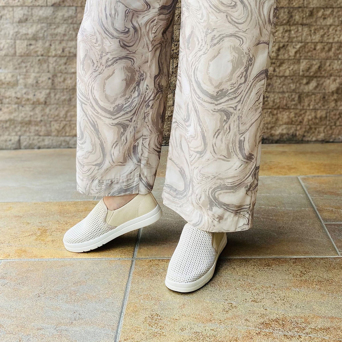 [}C]onni ELAMA  p`ObVXb|/nXL[ihusky Co.Ltd.j BEIGE