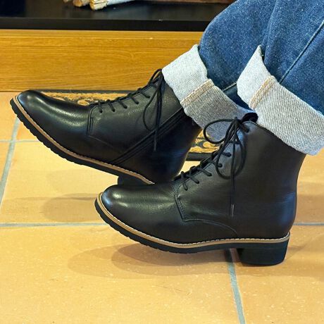 [^:8043]Shoes.No.8043yfށzAbp[fނɂ́A_炩̖{vfނgpĂ܂̂ŒĂƂŌoNωy߂ACeɂȂ܂B\[݂͌̂fUCłyʂł̂ŉKɂgp܂BAEg\[ɂ͊~߉H{Ă܂̂ň芴QłByfUCESnzVvȃfUC̃A[hgD̃V[gu[cł̂ŃV[Y킸ApcX^CtAXJ[gAs[Xɂ킹ׁALX^COɎ邱Ƃł܂B܂Xeb`̒F̃RoANZgɂȂ悭JWA_EĂ܂ByTCYɊւāzi23.5𒅗pĂX^bt23.5TCY𒅗pŃWXgTCYłBTCYɂ͌lׁAQlxɂlB{v(VRv)̏iɂđfނ̓ÃLYVAFCꂪꍇ܂BJȂǂŔGꂽꍇAFڂ肷ꍇ܂Bv̕iێ̂߁Ał邾G炳Ȃ悤ӉB