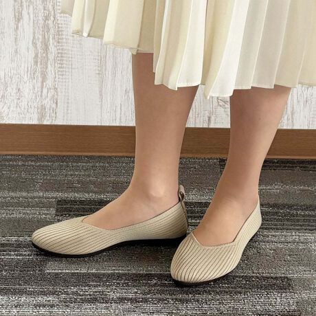 Shoes.No.2000tBbgQ@yʏ_炩oGV[YyfށzAbp[ɂ́A_炩LkjbgngpBAEg\[ɂ͌yPVCfށBvŖhCWFNV@ŐYĂ܂BĈɖhHȂǂ͎{Ă܂ByfUCESnzڂ킢D߂ȃ|CebhgDBAbp[ṼJbgCŋrʂꑫłB肷ĂȂVGbgŃR[f₷łBCjOinjׁ̈AɐLkb╝LȂǑɕsłtBbeBO₷ACełB̃Xj[J[`FW邾ňۂObƑlۂȂ܂ByʂȂ̂_łB~ɂW[Wfނ̃Xj[J[̂悤ȃJbvC\[ĂׁASnttIAEg\[̕ԂłBfjJ[SpcȂǃJWAȑɂ͖ܘ_}b`܂AXJ[gXbNX̃LCڃX^CErWlXX^C̑ɂ߂łByTCYzi23.5cm𗚂ĂX^btMTCYŃWXgłBLk̂fނׁ̈Asb^ڂ̃tBbeBO߂łBTCYɂ͌lׁAQlxɂlB