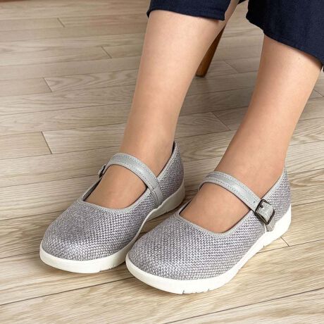 [^:3004]Shoes.No.3004yfUCESnzVvȃfUCȂ̂ŃVvJWAnLC߁AtF~jnȃt@bVɂƂ߂܂BR[fBl[g킸lXȃX^CɎ₷NVbNȕȃXj[J[Byfށz_炩ȃlCNȃ|GXegpBtẴt@bVɃsb^łBɎuԁAy킩yʑfEVA\[gpĂ܂̂ōKByTCYzi23.5cm𗚂ĂX^btMTCYŃWXgłBTCYɂ͌lׁAQlxɂlB