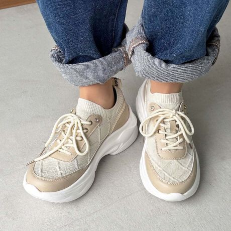 [^:1015]Shoes.No.1015KITSON / Lbg\yfUCESnzEAbp[ɂ̓JWAŗD͋C̃jbgfށBEuɂȂĂׁAEyXłBE悢̃EGbW\[dlɂȂĂNbVZy^R͋ƂɂIXXIEANZgƂȂJṼXg[AzFƂǂ咣ȂׁAR[fBl[gɎ₷fC[ɑϏd󂷂钚xoXȃXj[J[łByfށzE~ɂ͍Đybg{g̍ޗgĂnɂzTXeiuȑfނgpBEyʑfEVAAEg\[gpĂ܂̂ōKByTCYzi23.5cm𗚂ĂX^btMTCYŏڂłBLk̂fނׁ̈Asb^ڂ̃tBbeBO߂łB