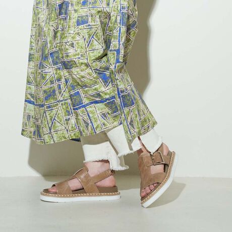 [^:DIRA44261]~̃s[XgpĂAՂƂfUCghCNȈۂ̃T_BXeb`gJWAĂĂ܂B{͌yʂ̔AfނŁAtbgxbh₳ݍ݉KȗSnB\bNX킹łAV[Yg܂BD'ICI fBbVBfDݍށAyE_炩SnBLEyʁE芴cu₷vA₩ŁARŁAVvȃtHB㎿ȑfނւ̂Biƌy킹l̏֌AтuhBMODE ET JACOMO [hGWR DICI fBbV[f F BLABGAWHE{viXeAj#C #O # #s #X|[cT_ #tbgxbh #{[\[CY2Eij