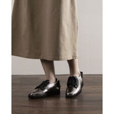 シャーリングモチーフデザインスニーカー