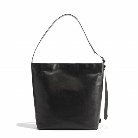 [^:60363]CCB4t@C[\ŁA\ȗeʂmہBg͂ArWlXV[ɂKTCYłBʓIȃoPbgg[gƂ͈قȂAOʂɂ͐߂̃|PbgzuBX}[gtHȂǕpɂɏoꂷACeɎo悤݌vĂ܂Bd؂̂ȂLXƂCĆA[̎RxAX[ObYTXgXyBɁAeCɃXibv{^AZLeBコ܂BV_[Xgbv2.5cmԊuŒ߉\BD݂̒ɍ킹āA܂܂Ȏy݂܂BuGrace & Roughv\ iiƃtZU[g[giiZȂAJWAȃX^CɎRƓށBȃoXǋU[g[gobOuGrace & RoughvƂe[}̂ƂɃfUC܂BIV[ł􂷂ꂽ͋CAtȃX^COɂaȂnށA▭ȑ݊iłBꌩV_[obÔ悤ȃtHłAxgŒZɒ邱ƂŁA|dl̃g[gobOƂĂgp\BUNTRACKȂł͂̉߂ŁAiî鎝ĂV[YłBfނɂ̓z[XU[̗pBȂ₩ƒ悢cAɖ܂񂾂ƂƂŁAobÕtHĂ܂Bgނقǂɐ[݂𑝂oNωAz[XU[Ȃł̖͂͂łBVvȃfUCȂAו܂łp[c̑gݍ킹ÃobǑۗ܂BuGrace & RoughṽRZvgɂӂ킵AƃJWÃoX˔ÃX^CɗnރfłB