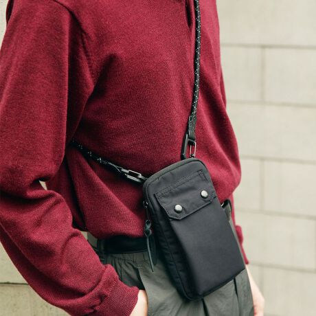 [^:60371]uCITY/3LSvV[YAEghAEFA}Eep[J[Ɏgp3w\̍@\nsbNAbvAssɓK`ŃAbvf[gBڂ̓i`ŏiȃRbĝ悤ȕȂAϋv@\Ă̂͂̂ЂƂBsIȃX^CƃAEghAMA̋@\𗼗AnCubhȃobOV[YłBum̃RpNgvɍ킹āAg̉i^Ԃ߂ɕKvsȃRpNgfUCłBX}[gtHAJ[hP[XAL[P[XACzȂǁAo̍ۂ̕KiX}[gɎ^Ԃ̂ɍœKBV_[xgɃpV[g݂邷߂ɊJꂽpR[h̗p܂B܂tN^[̓fUCŖ铹SBX}[gtHTCÝAőW77.8~H160.9~D7.8mmz肵Ă܂B(IPhone16 PlusTCY)ϋv3w\̑fނ́A\nƗn̊ԂɃ|E^tB~l[g邱ƂŁAϋvBɁA~l[gHɂA\tgȕƌyʐ˔Ă܂B