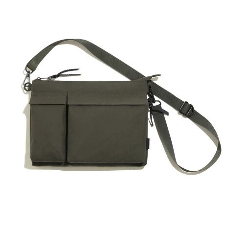 [^:60372]uCITY/3LSvV[YAEghAEFA}Eep[J[Ɏgp3w\̍@\nsbNAbvAssɓK`ŃAbvf[gBڂ̓i`ŏiȃRbĝ悤ȕȂAϋv@\Ă̂͂̂ЂƂBsIȃX^CƃAEghAMA̋@\𗼗AnCubhȃobOV[YłBUSRwbgobÕfUC`[tɗ֐ɕx񂾃TRbVobOփAW܂BV_[e[v{̂ƓFւ܂Ƃ߂邱ƂœꊴoBRpNgȂAOƓɍׂ[Xy[X[ĂāAo̕KiJo[Ă܂Bϋv3w\̑fނ́A\nƗn̊ԂɃ|E^tB~l[g邱ƂŁAϋvBɁA~l[gHɂA\tgȕƌyʐ˔Ă܂B