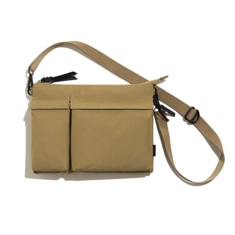 [^:60372]uCITY/3LSvV[YAEghAEFA}Eep[J[Ɏgp3w\̍@\nsbNAbvAssɓK`ŃAbvf[gBڂ̓i`ŏiȃRbĝ悤ȕȂAϋv@\Ă̂͂̂ЂƂBsIȃX^CƃAEghAMA̋@\𗼗AnCubhȃobOV[YłBUSRwbgobÕfUC`[tɗ֐ɕx񂾃TRbVobOփAW܂BV_[e[v{̂ƓFւ܂Ƃ߂邱ƂœꊴoBRpNgȂAOƓɍׂ[Xy[X[ĂāAo̕KiJo[Ă܂Bϋv3w\̑fނ́A\nƗn̊ԂɃ|E^tB~l[g邱ƂŁAϋvBɁA~l[gHɂA\tgȕƌyʐ˔Ă܂B