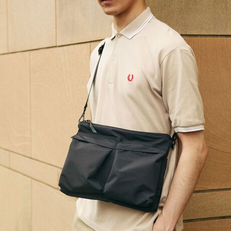 [^:60373]uCITY/3LSvV[YAEghAEFA}Eep[J[Ɏgp3w\̍@\nsbNAbvAssɓK`ŃAbvf[gBڂ̓i`ŏiȃRbĝ悤ȕȂAϋv@\Ă̂͂̂ЂƂBsIȃX^CƃAEghAMA̋@\𗼗AnCubhȃobOV[YłBUSRwbgobÕfUC`[tɗ֐ɕx񂾃TRbVobOփAW܂BV_[e[v{̂ƓFւ܂Ƃ߂邱ƂœꊴoBRpNgȂAOƓɍׂ[Xy[X[ĂāAo̕KiJo[Ă܂Bϋv3w\̑fނ́A\nƗn̊ԂɃ|E^tB~l[g邱ƂŁAϋvBɁA~l[gHɂA\tgȕƌyʐ˔Ă܂B