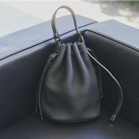 [^:60412]URBAN~OUTDOORe[}ɓssƎRAI/ItV[XɂƂ炦obNEFAWJ郉CtX^CuhwUNTRACKx́wCITY /ECCOxBx̂oɍœKȃC[W[ŃtȃACeUNTRACK炵t@NViuɎdグ̂U[ACeV[YBXg[[̂錵Iꂽfޑʂȋ@\I[ZeBbNȃfUCɗƂ݁Assɐ錻l̐A莩RɉKɂĂ܂B\tgŊ炩ȕ̋vgpCBp\RAȂNGC^[n̒̕ʋ΃obOx̃t@bVACeƂĂ߂łBVvȃfUC̒ɋC̗@\MTCY̋В^̃obOłB@\I[KiCU[|Pbg/G݂[ł|PbgBʃANZX/OɃANZXłt@Xi[𑕔BВ^L̏̕õXgXyByUNTRACKzCITY /ECCOKvŒ̉ו[łRpNgobOɎg̗ǂ@\ڂobOV[YB