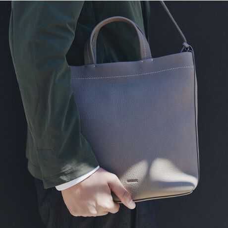 [^:60414]URBAN~OUTDOORe[}ɓssƎRAI/ItV[XɂƂ炦obNEFAWJ郉CtX^CuhwUNTRACKx́wCITY /ECCOxBx̂oɍœKȃC[W[ŃtȃACeUNTRACK炵t@NViuɎdグ̂U[ACeV[YBXg[[̂錵Iꂽfޑʂȋ@\I[ZeBbNȃfUCɗƂ݁Assɐ錻l̐A莩RɉKɂĂ܂B\tgŊ炩ȕ̋vgpCBp\RAȂNGC^[n̒̕ʋ΃obOx̃t@bVACeƂĂ߂łBVvȃfUC̒ɋC̗@\V_[g[gobOłB@\QWAY/nhƃV_[̎gł2WAYdlBI[KiCU[|Pbg/G݂[łI[v|Pbg~QBy~2I[KiCU[|Pbg/G݂[łI[v|Pbg~QBXibv{^J̃I[vLpX~PBA4t@C[\/A4t@C[\BiQl[@ 31.3~23.1PcmjL[tbN/L[tbNBJ/nh̍̃Xibv{^ŊJBV_[xg/\ByUNTRACKzCITY /ECCOKvŒ̉ו[łRpNgobOɎg̗ǂ@\ڂobOV[YB