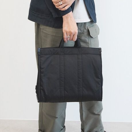 [^:60395]URBAN~OUTDOORe[}ɓssƎRAI/ItV[XɂƂ炦obNEFAWJ郉CtX^CuhwUNTRACKx́wCITY/DSxBXg[[̂錵Iꂽfޑʂȋ@\I[ZeBbNȃfUCɗƂ݁Assɐ錻l̐A莩RɉKɂĂ܂BRToRe|[܂ŕLX^CɎVvt@NViȃACeB|GXe{fBOfނgpAfC[Ɏg₷yʂɃAbvf[g܂BV[XɎgg[gobOBPC[|PbgA4t@CΉŁAON/OFFgACe@\y傫JJzו܂₷B傫JJByI[KiCU[|PbgzG݂[ł|PbgBOɂ̓bṼt@Xi[|PbgB둤ɂ̓bV|Pbg~QAPC[|PbgtByA4t@CΉzA4t@C[\BiQl[@ 31.3~23.1cmjyPC[z13.3C`m[gPC[\B(Ql[@ W31~H22~D2.5cmjyTCh|Pbgz[ɕ֗ȃTCh|PbgBytg|PbgzXibv{^ŊJ߉\ȃI[v|PbgBĂ̂ɕ֗ȃL[tbNtByeʁz16LBUNTRACK/ CITY/DSVbNȃfUCɌy|GXe{fBOfނ̗pALvȂǂ̃AEghAɂCITYɂnރV[XȃobOV[YłB