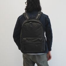 リュックサック B4収納可 15.6インチPC 26L UNTRACK CITY DS