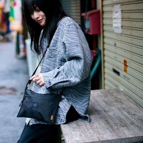 [^:60321]XP[gtpbN RpNgTRbVo^fUC̃XP[g{[hfUCǓwƋJobOV[Y2eIXP[gV[ɍœKȋ@\X}zzȂǁAKvŒ̃ACe[łRpNgTCYBXP[g̎זɂȂ炸Agyɓ܂BFSlfUCɂ͖邢IWJ[̐n̗pAו̎FAbvBɁAɂ͔ˍނD荞݁AԂ̈Sɂz܂BXP[gp[Nł̎gp͂Aigɂ҂ȃX^CbVȃfUCBV[ɉĎg݁IO\ȃV_[xgtŁATRbVE|[`EobOCobOƂĊBʊwXł̈ړAs̃TuobOƂĂXP[^[̂肪l܂\TRbVłB