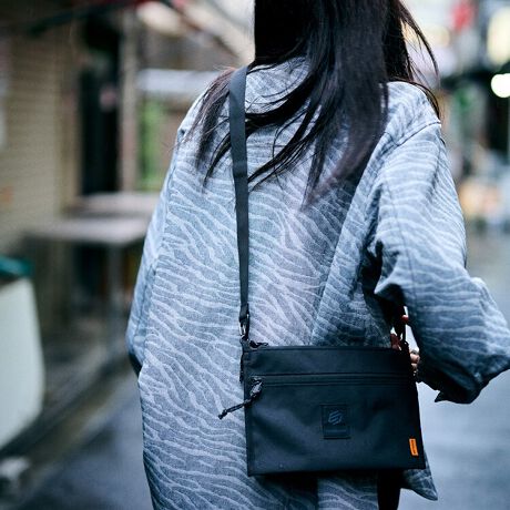 [^:60321]XP[gtpbN RpNgTRbVo^fUC̃XP[g{[hfUCǓwƋJobOV[Y2eIXP[gV[ɍœKȋ@\X}zzȂǁAKvŒ̃ACe[łRpNgTCYBXP[g̎זɂȂ炸Agyɓ܂BFSlfUCɂ͖邢IWJ[̐n̗pAו̎FAbvBɁAɂ͔ˍނD荞݁AԂ̈Sɂz܂BXP[gp[Nł̎gp͂Aigɂ҂ȃX^CbVȃfUCBV[ɉĎg݁IO\ȃV_[xgtŁATRbVE|[`EobOCobOƂĊBʊwXł̈ړAs̃TuobOƂĂXP[^[̂肪l܂\TRbVłB