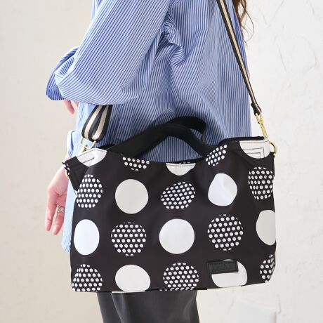 [^:lz-70512]tH̏iȑlg[gBӂƂiCLeBOB̒ʋ΂ʊwłɂA2wayyʃobOI⌨ւ̕SȂAfC[[Yɂ҂BB5m[g[ł钚x傫Ǝ[́7̃|PbgtĂ̂ŏ[ɂ܂BJ̓^b`ŊȒPɊJ}Olbg{^BobO̒œ|ꂪȐ500mlybg{g𗧂ĂĎ[ł{g|PbgtĂ܂BnhPUU[gpfUCɁBV_[xg͎Oƒ߂\łBӂLeBOȍxiCngpBH{Ă̂ŉJ̓̂ołSIyTCYicmjzJF39AꕝF31.5AF23A}`F10.5A荂F9A蒷F27V_[~F75-130~3.7ydʁigjz[{]340[V_[]100ydlzJF}Olbg{^FI[v|Pbg~3At@Xi[|Pbg~2A{g|Pbg~1OFt@Xi[|Pbg~1yfށziCijAPUy[\TCYzB5TCY͓XuOTCYłB^O̕\LƂ͈قȂꍇ܂Biɂ̍ꍇ܂̂ŗ\߂Byӓ_zfނ̐A̓̂܂BXł̓[J[疧Ԃœ׌Aȉēx܋lߒvĂ܂̂ŁAXɂ鏤iƂ͈ႢÂ܂B̂gpAȂǂŋCɂȂ͂قƂǊȂȂ܂̂ł܂B􂢂͔Aꂽꍇ͊@ĉBʐ^̏iƎۂ̏i̓uEUɂāAFقȂꍇ܂̂ŁA\߂܂B